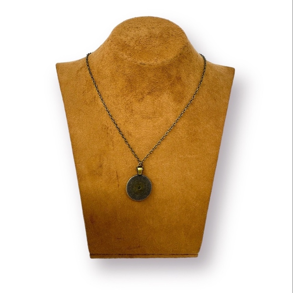 🛍️SALE🛍️ Eye of Horus Pendant Necklace - Picture 5 of 10